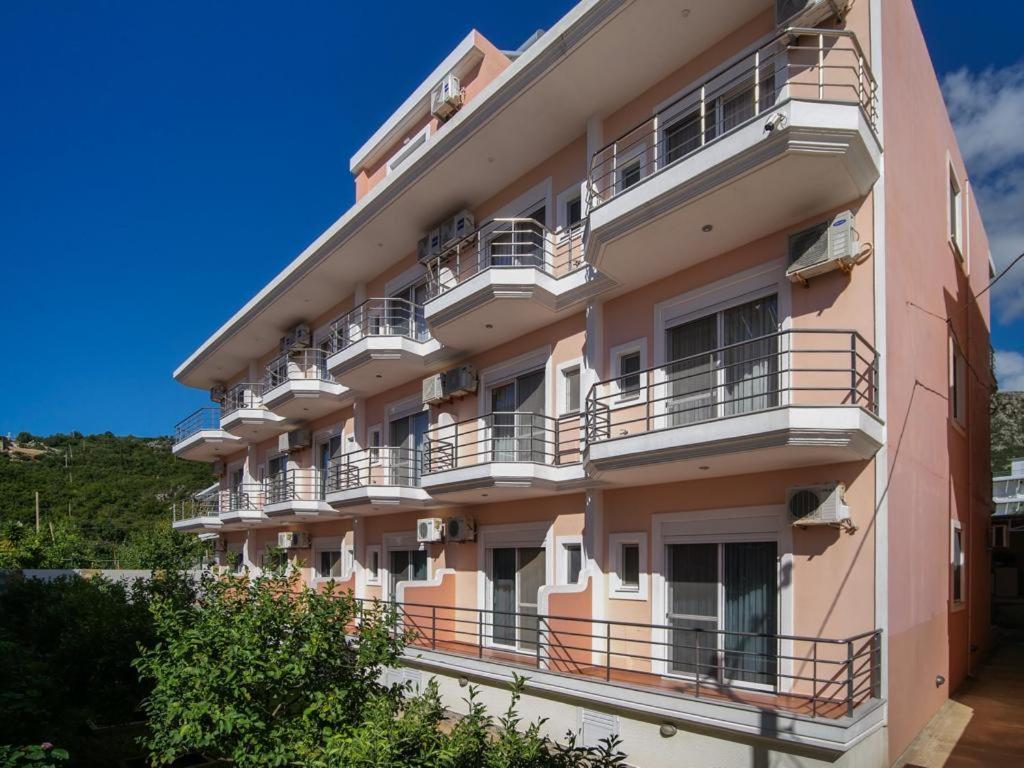 Himara Royal Hotel Exterior photo